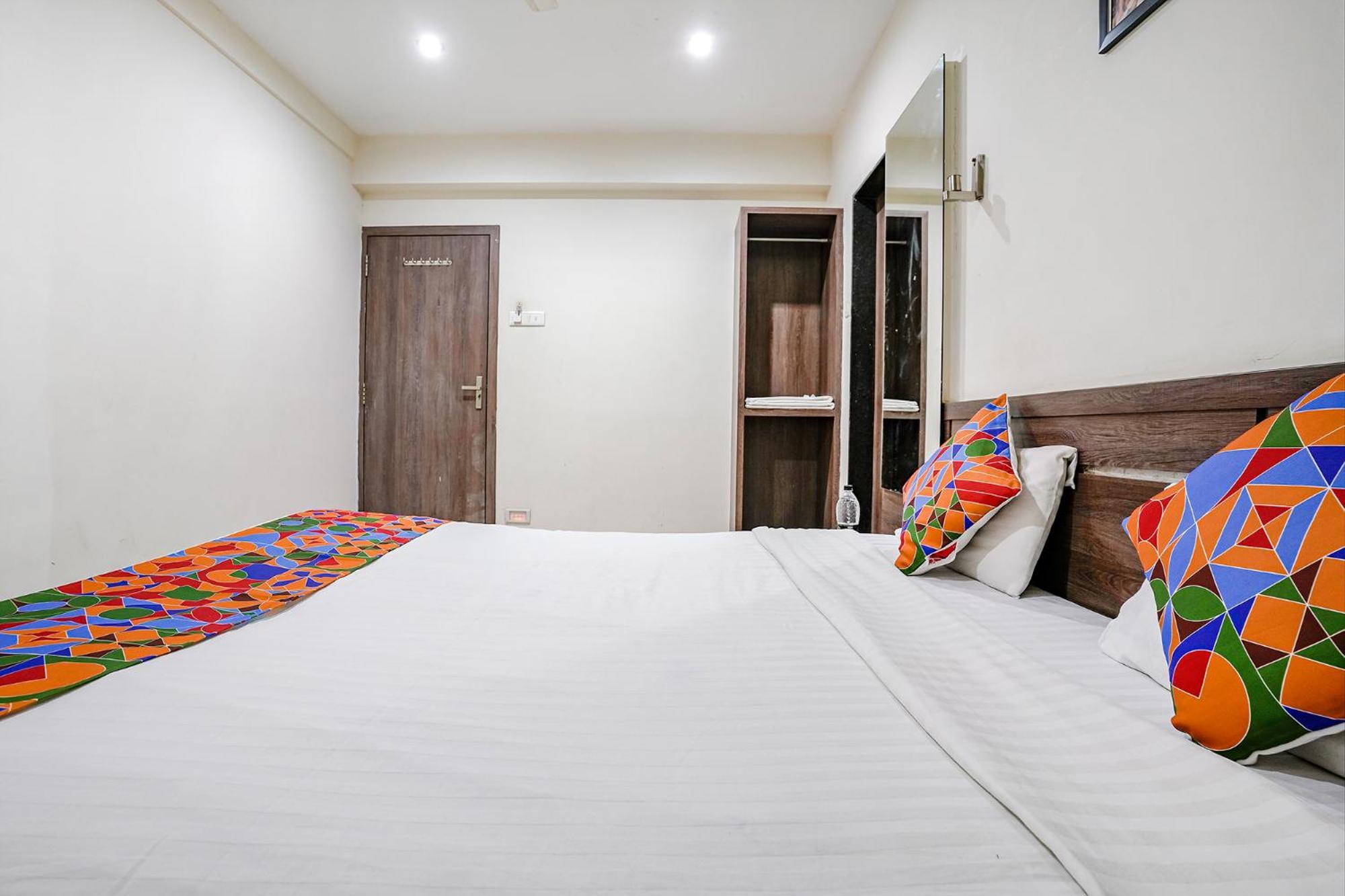 Fabhotel Sai Sakha 舍地 外观 照片