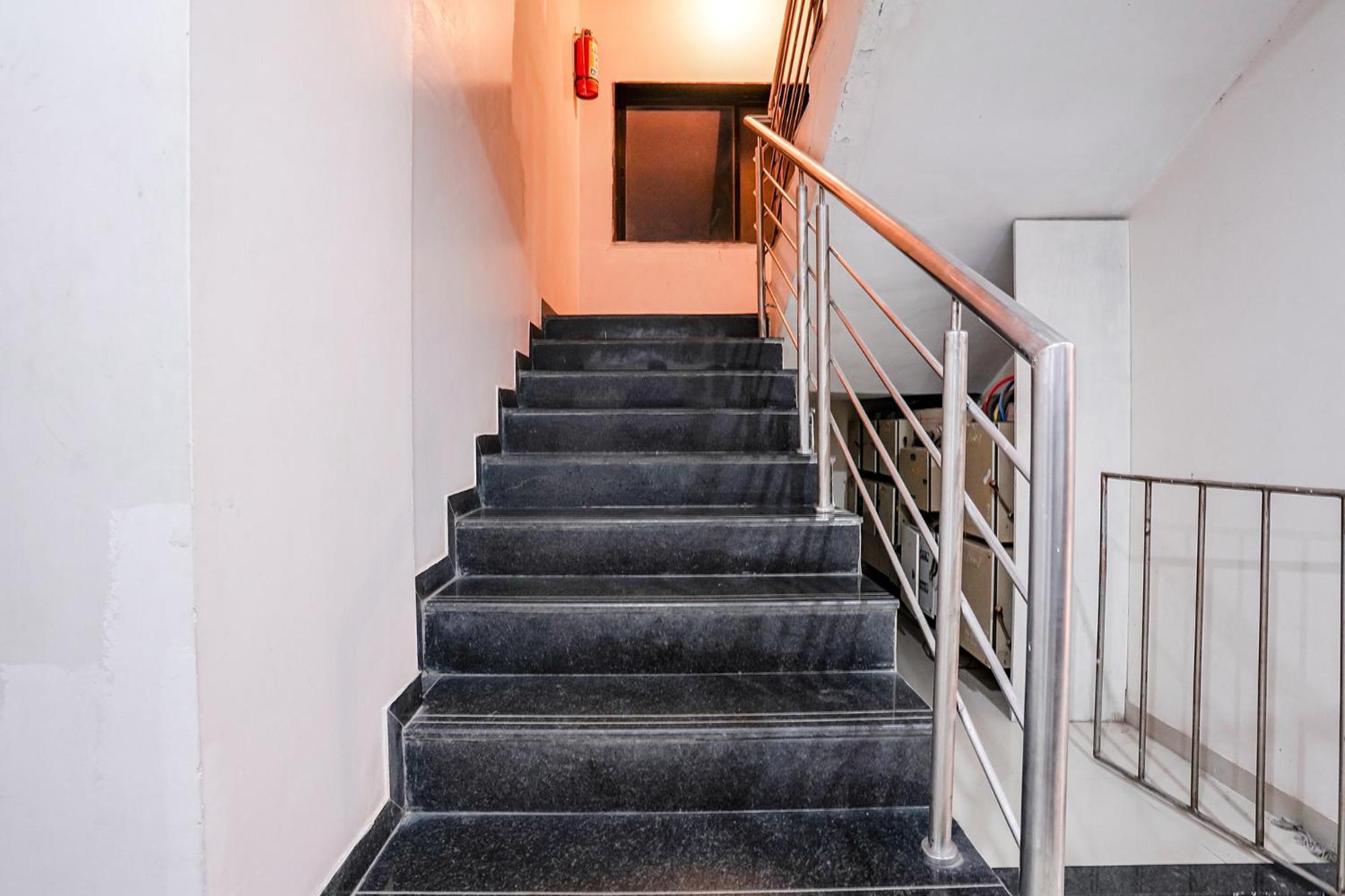 Fabhotel Sai Sakha 舍地 外观 照片