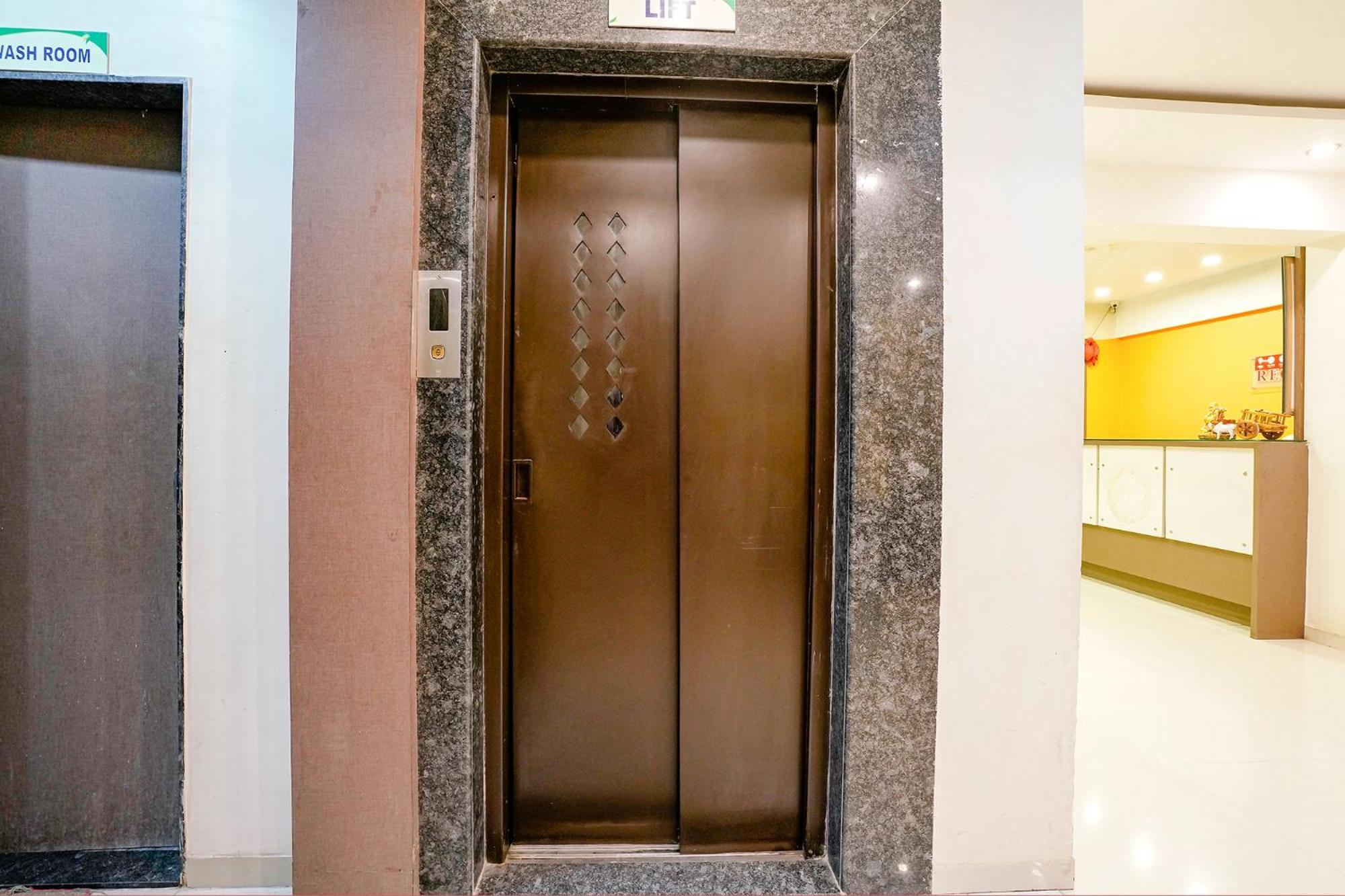 Fabhotel Sai Sakha 舍地 外观 照片